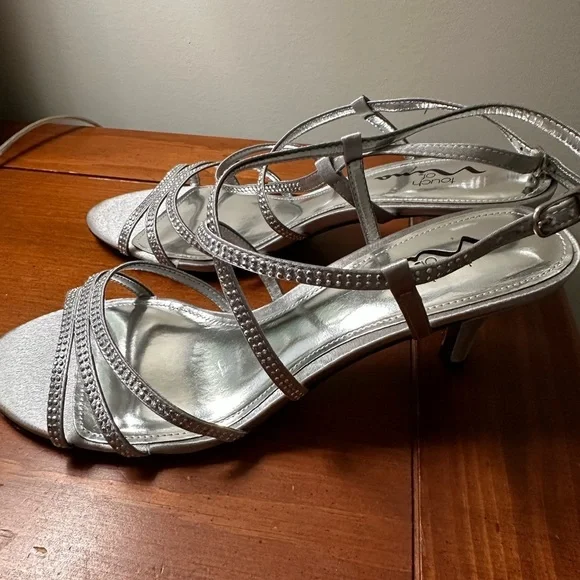 Rhinestone studded strappy sandals- sz 10 - Picture 2 of 4